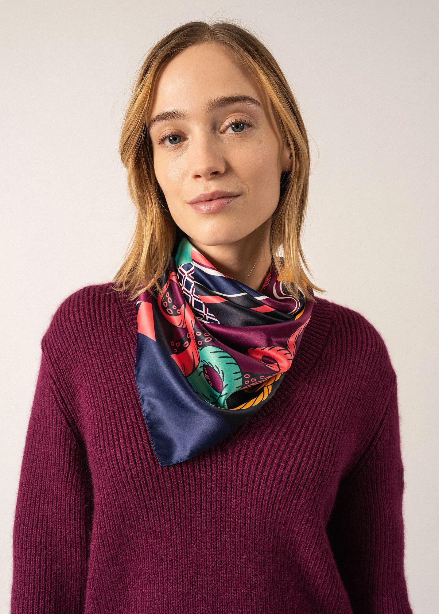 CARRE SEABED - Square Scarf With Geographic Motif (NAVY / KELLY GREEN)