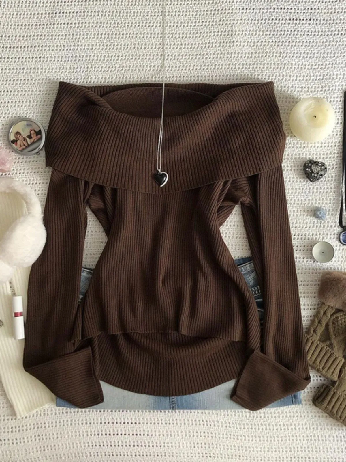 Original dark brown one-shoulder knitted soft sweater