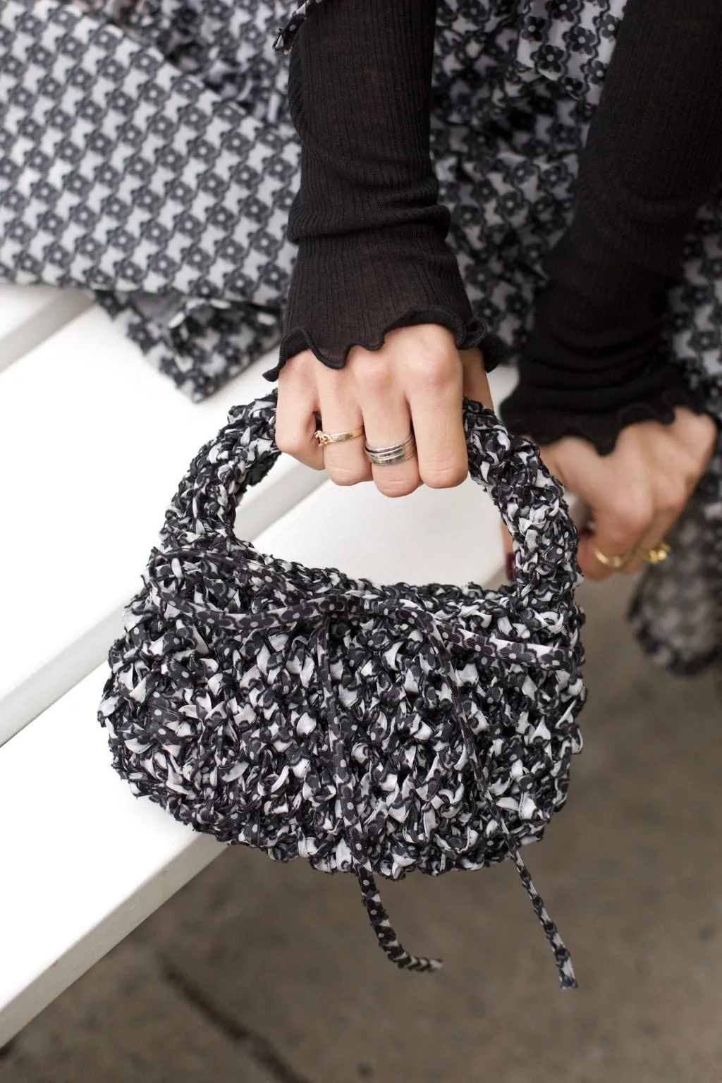 Small Knitted Bag Daisy Black and White